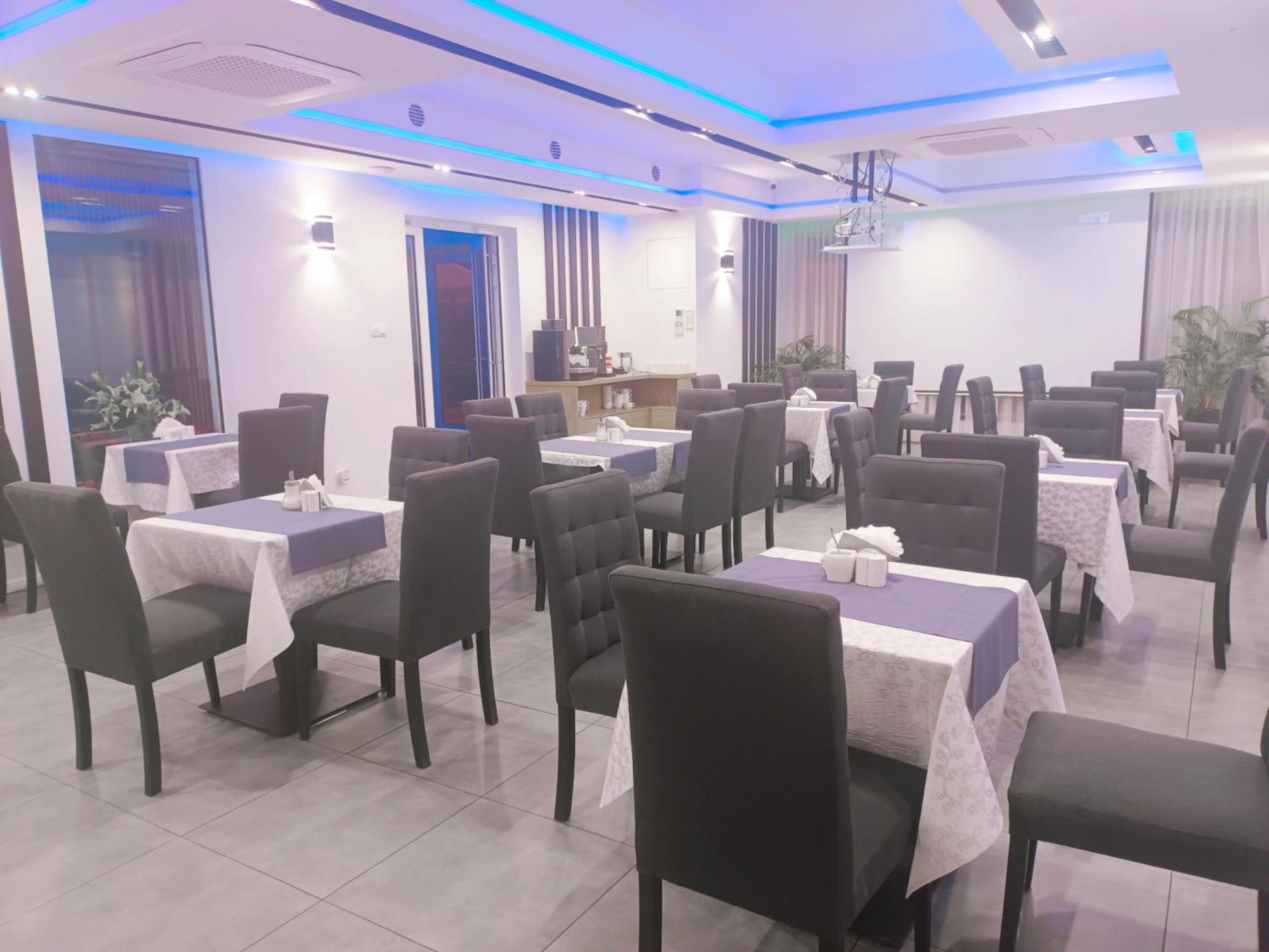 Hotelik & Restauracja Amber Raszyn Εξωτερικό φωτογραφία