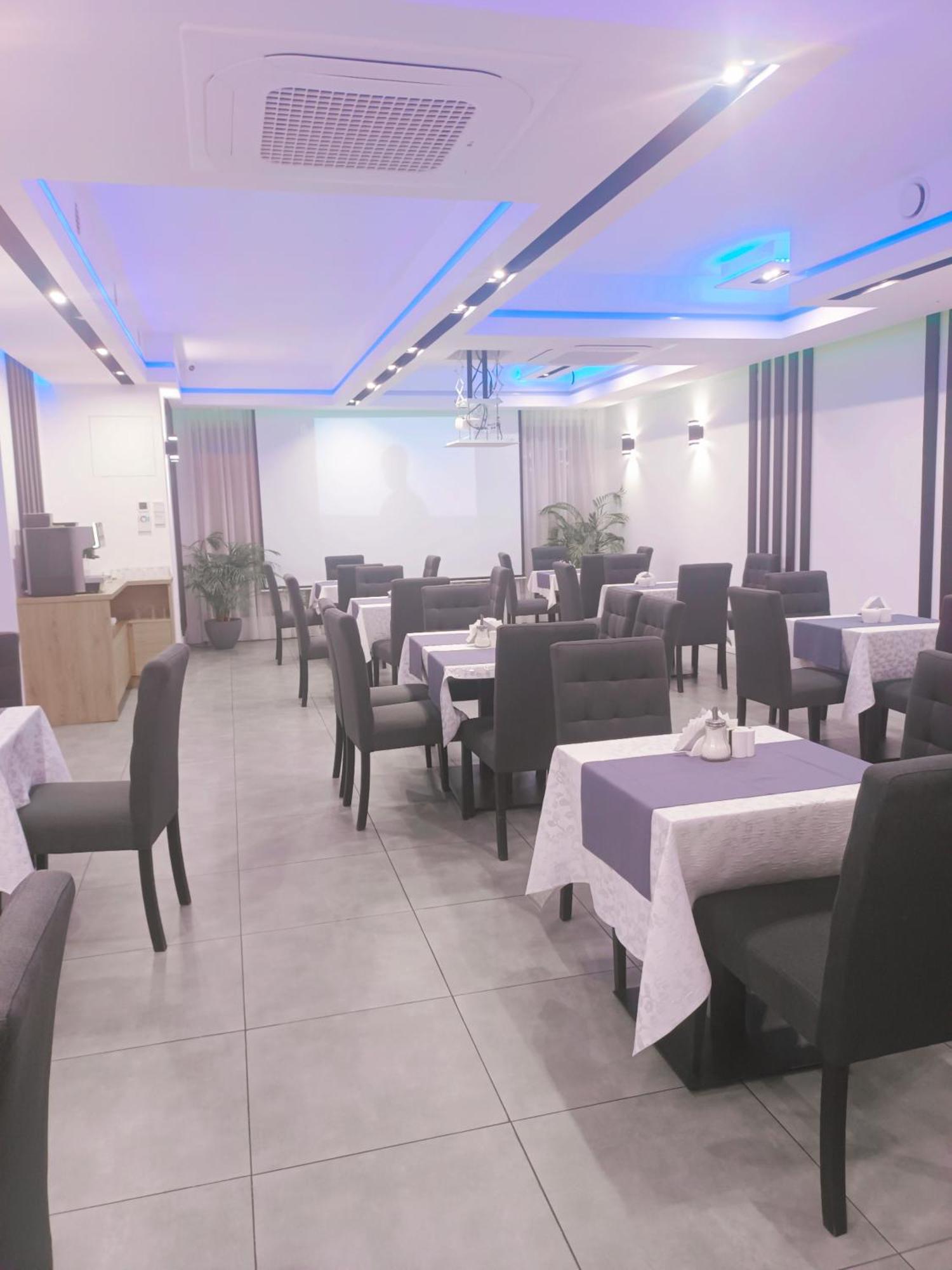 Hotelik & Restauracja Amber Raszyn Εξωτερικό φωτογραφία
