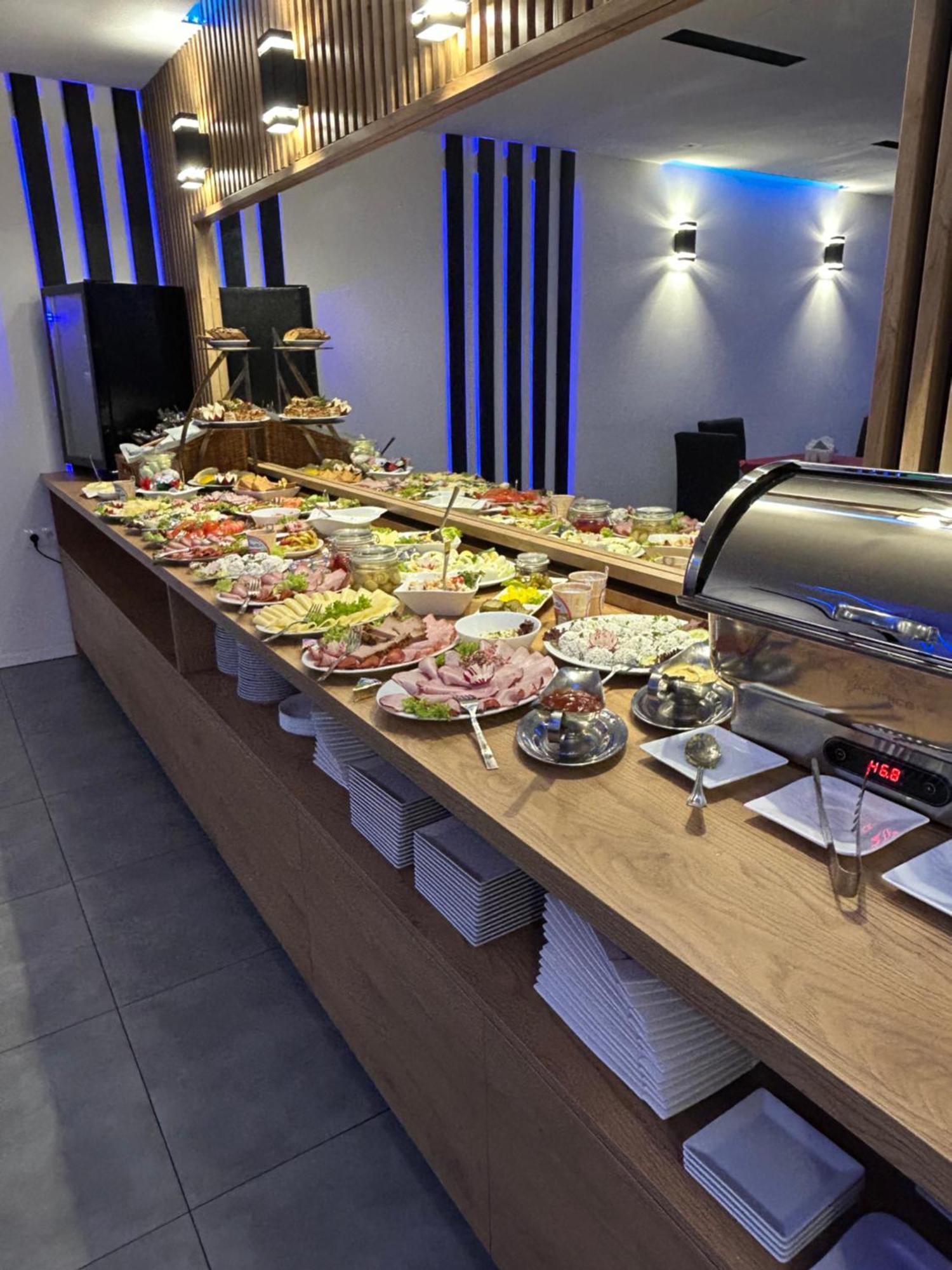 Hotelik & Restauracja Amber Raszyn Εξωτερικό φωτογραφία