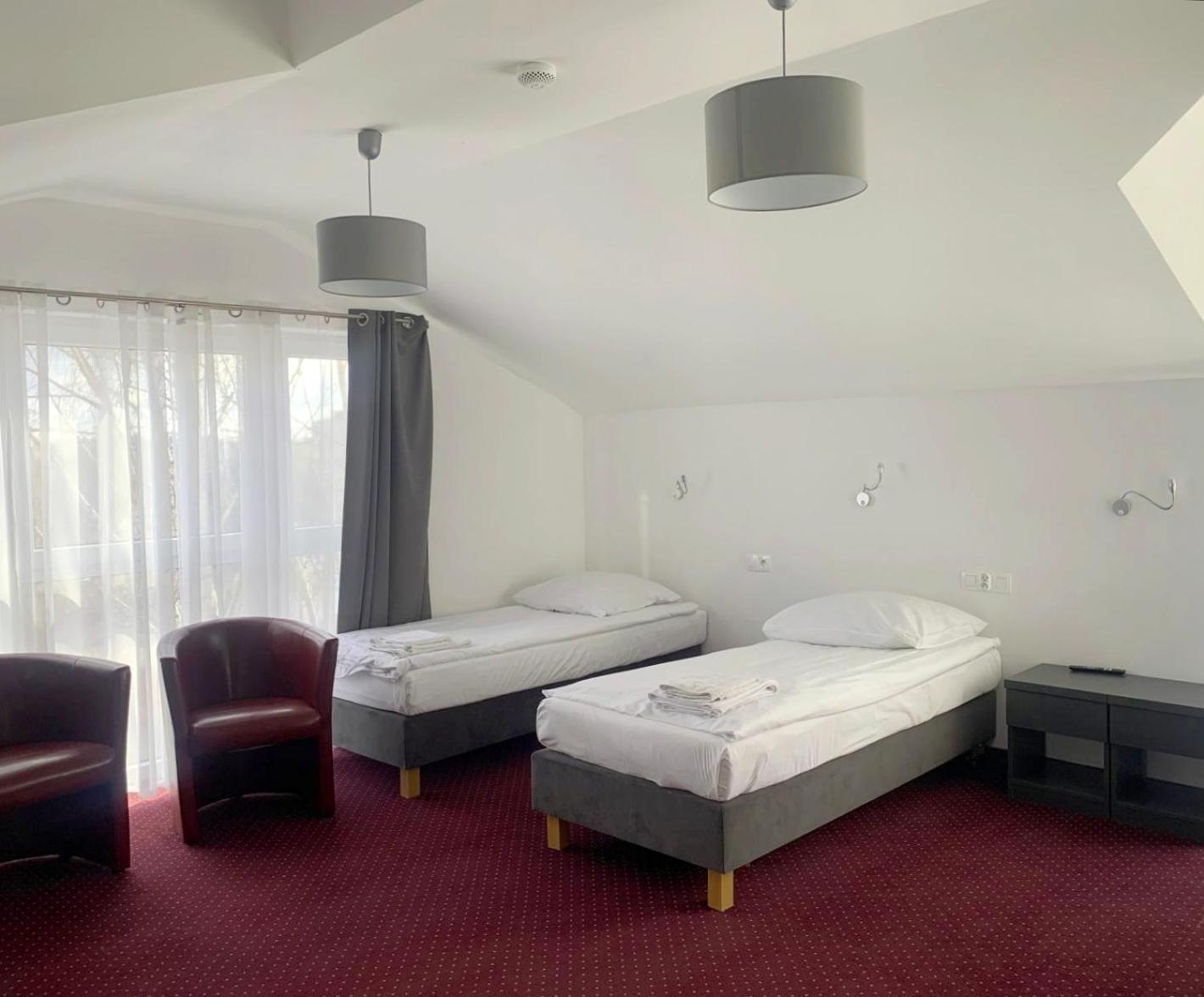 Hotelik & Restauracja Amber Raszyn Εξωτερικό φωτογραφία
