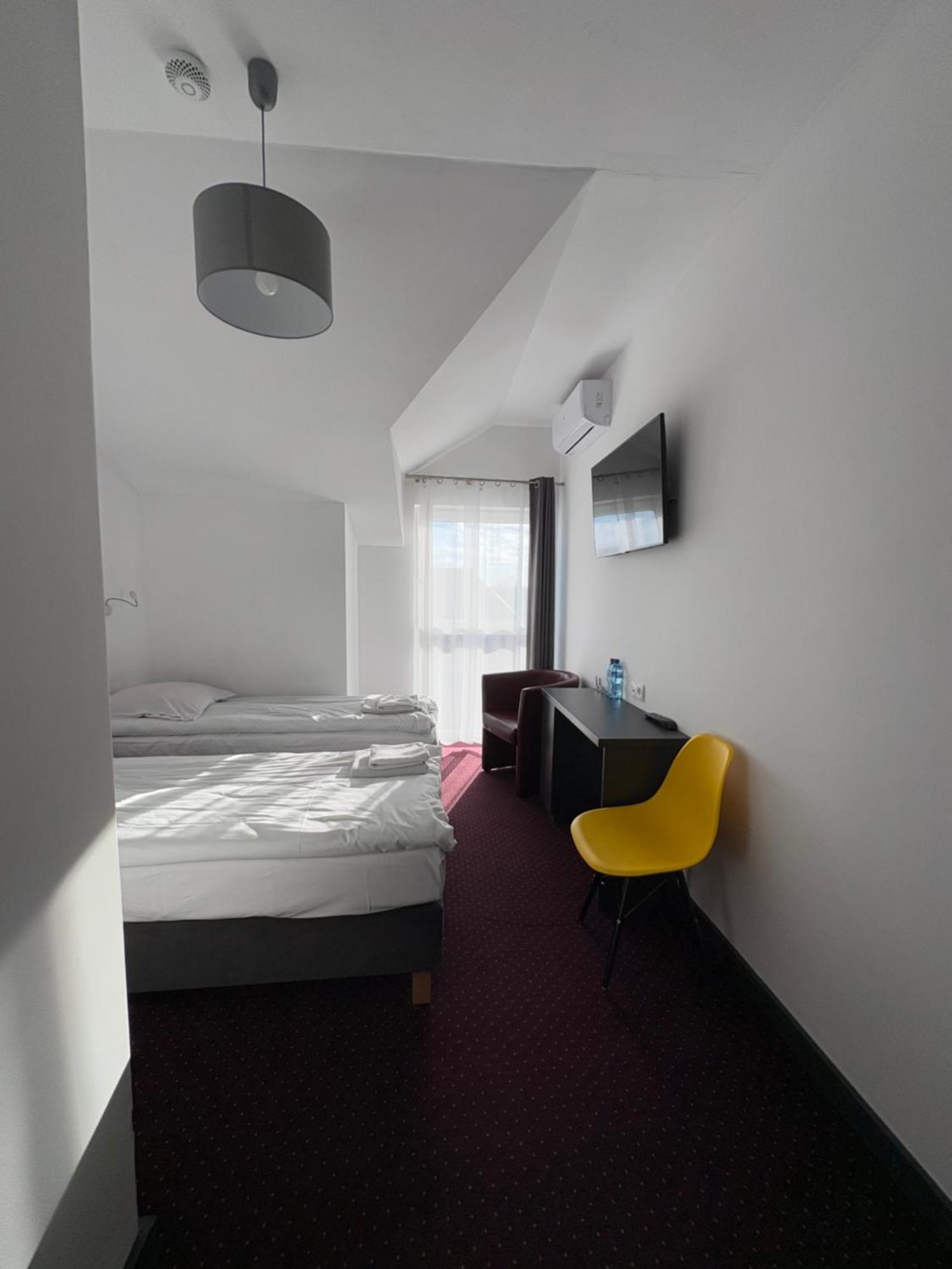 Hotelik & Restauracja Amber Raszyn Εξωτερικό φωτογραφία
