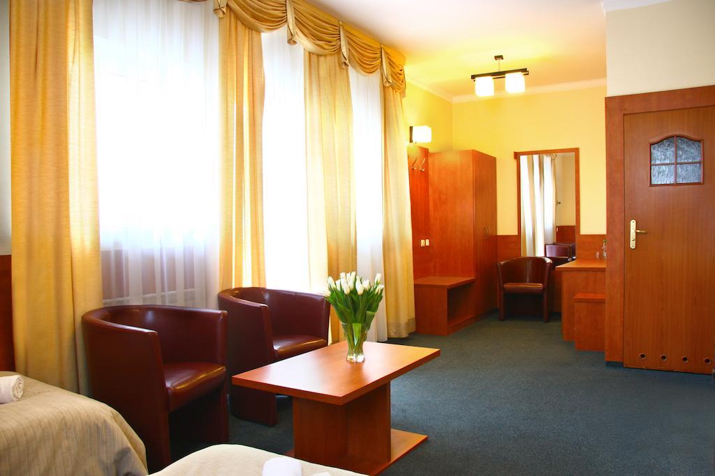 Hotelik & Restauracja Amber Raszyn Δωμάτιο φωτογραφία