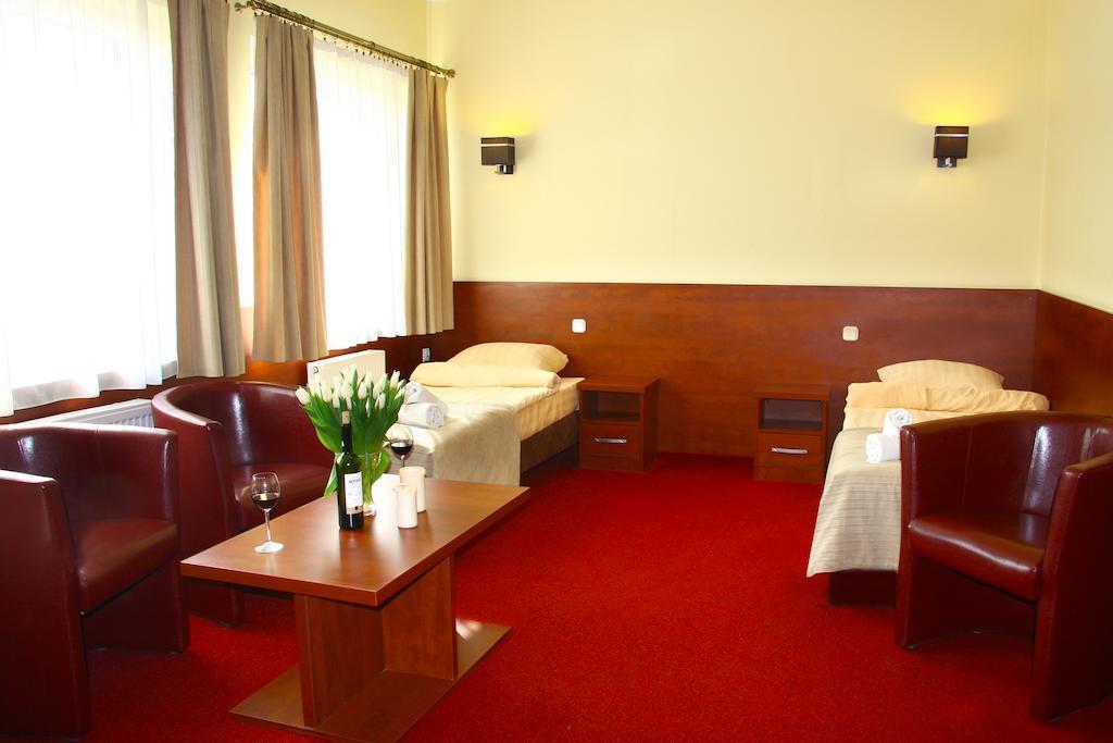 Hotelik & Restauracja Amber Raszyn Δωμάτιο φωτογραφία