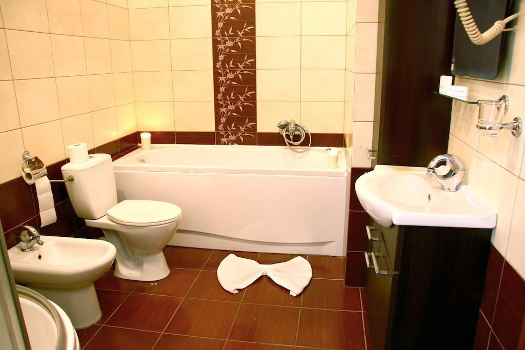Hotelik & Restauracja Amber Raszyn Δωμάτιο φωτογραφία