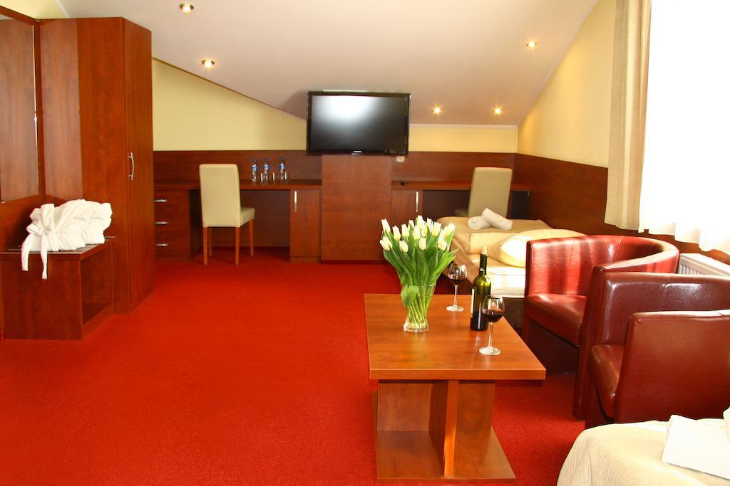 Hotelik & Restauracja Amber Raszyn Δωμάτιο φωτογραφία